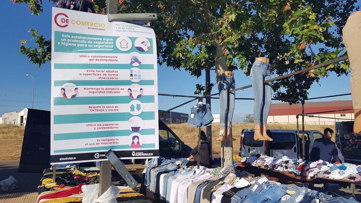 Mercadillo en el recinto ferial.