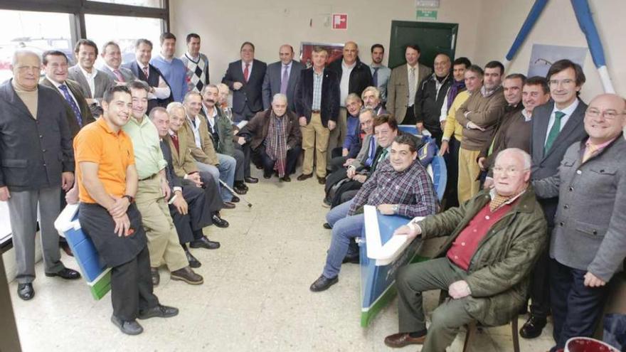 La peña Puente de Mando homenajea al catedrático de Ingeniería Gerónimo Lozano