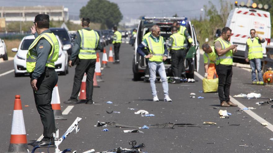 Accidente de Oliva deja tres ciclistas fallecidos.