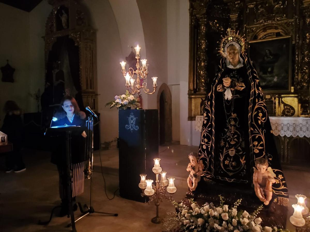 GALERÍA | Besamanos a la Virgen de la Soledad de Toro en la iglesia de Santa Catalina