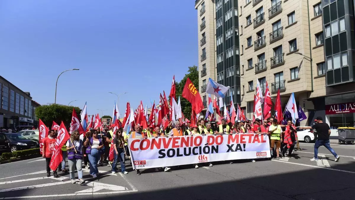 Trabajadores del metal de A Coruña salen a la calle en la tercera jornada de huelga, antes de una nueva reunión con la patronal