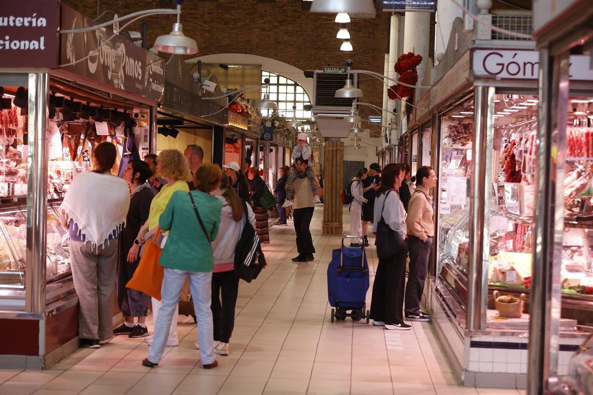 El Mercado Central de Alicante ha recuperado su actividad.