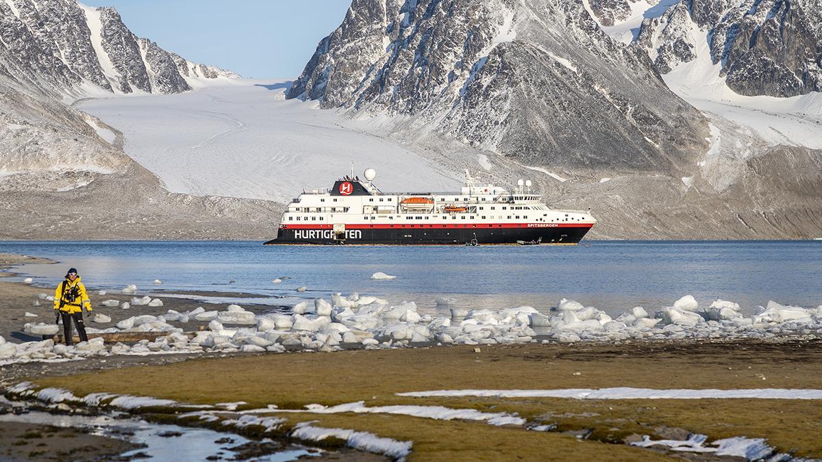 Te llevamos a Svalbard, el remoto archipiélago noruego en el que disfrutar del sol de medianoche. ¡Participa en nuestro concurso y gana el viaje de tu vida!