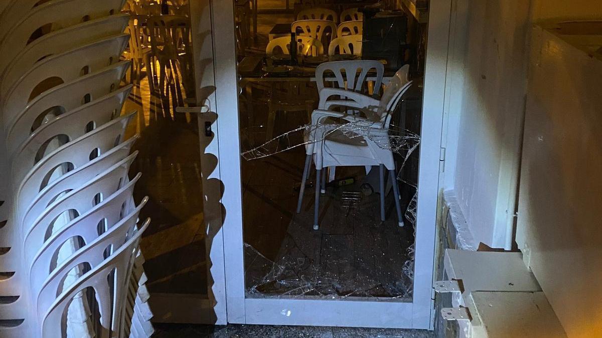El restaurante de la calle Bolivia asaltado por los ladrones.