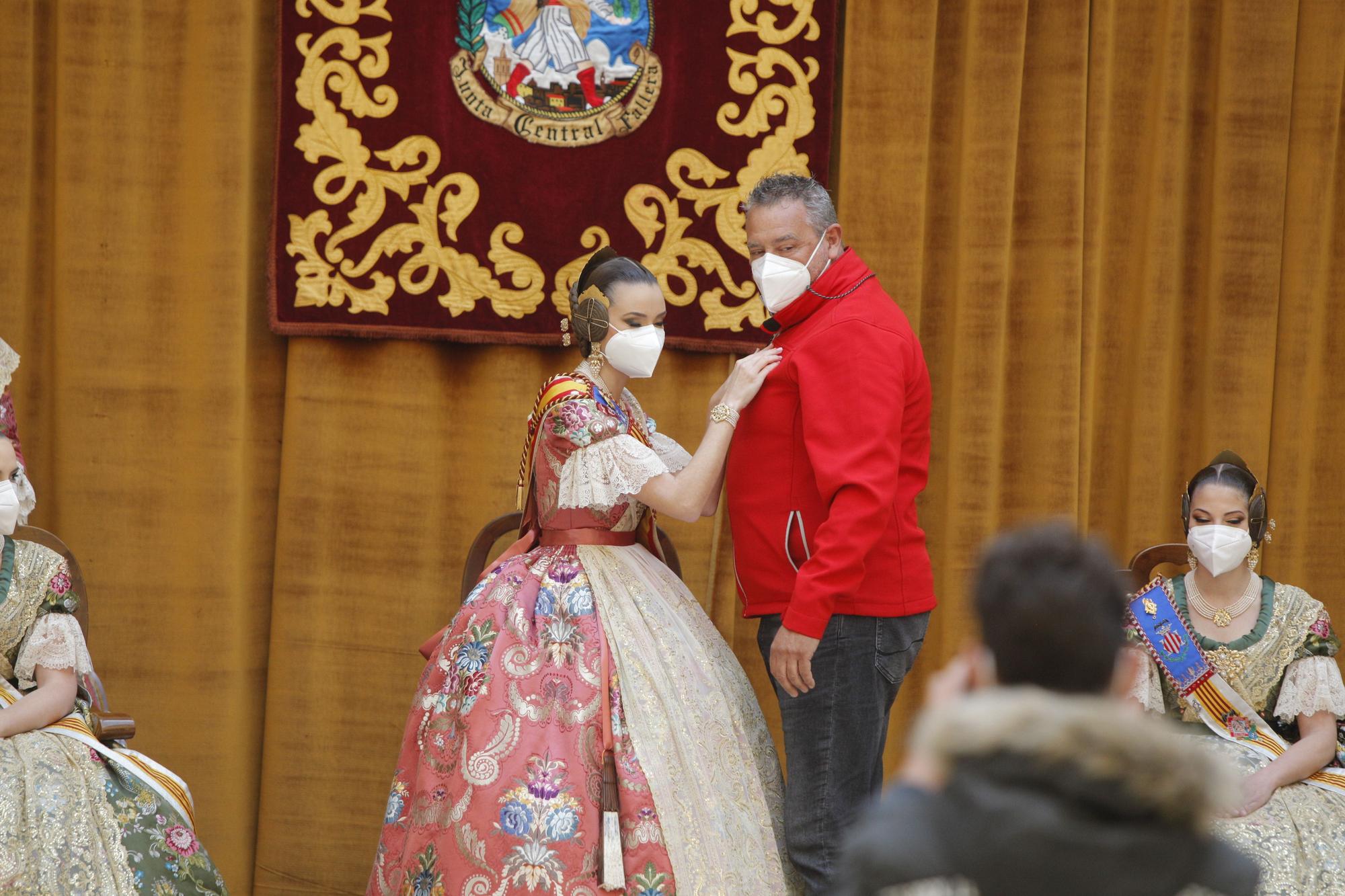 Imposición de "Bunyols de Brillants" de las fallas de Camins al Grau