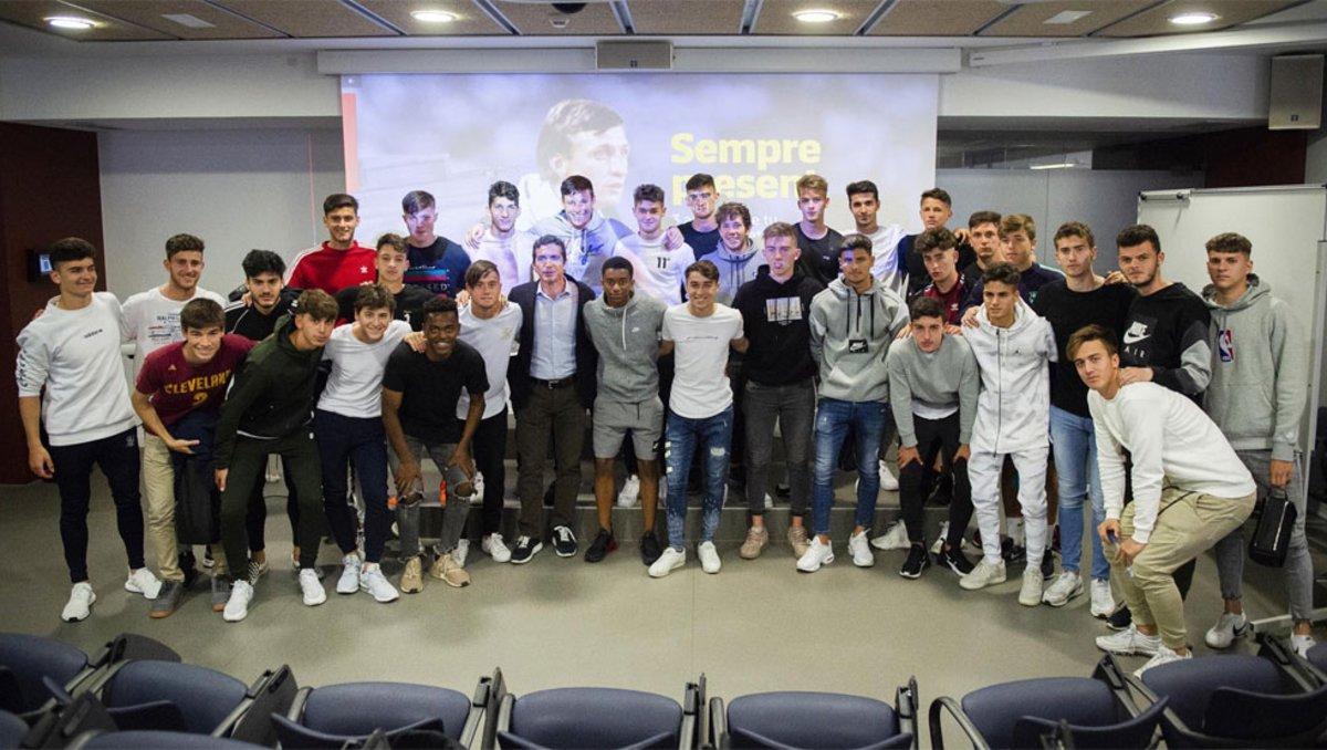 Los equipos formativos del Barça, en el homenaje a Cruyff
