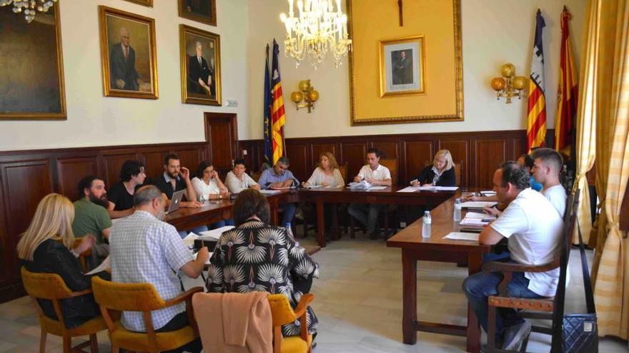 Foto de archivo de un pleno del ayuntamiento de Santanyí.