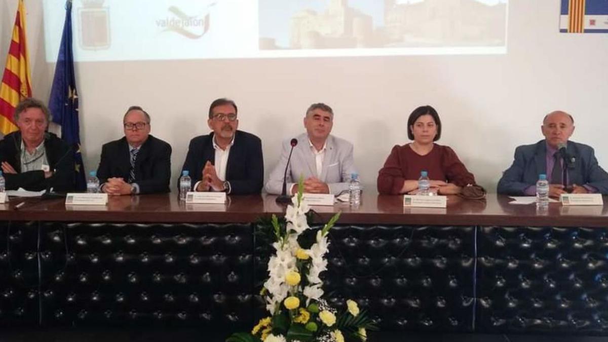 Participantes de la mesa de clausura de las X Jornadas de Castellología Aragonesa |   