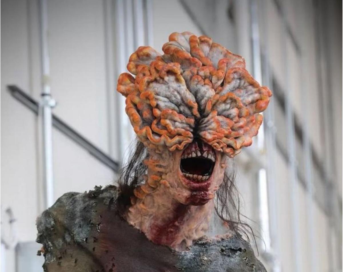 Los zombis contagiados por un hongo en la serie 'The Last of Us'