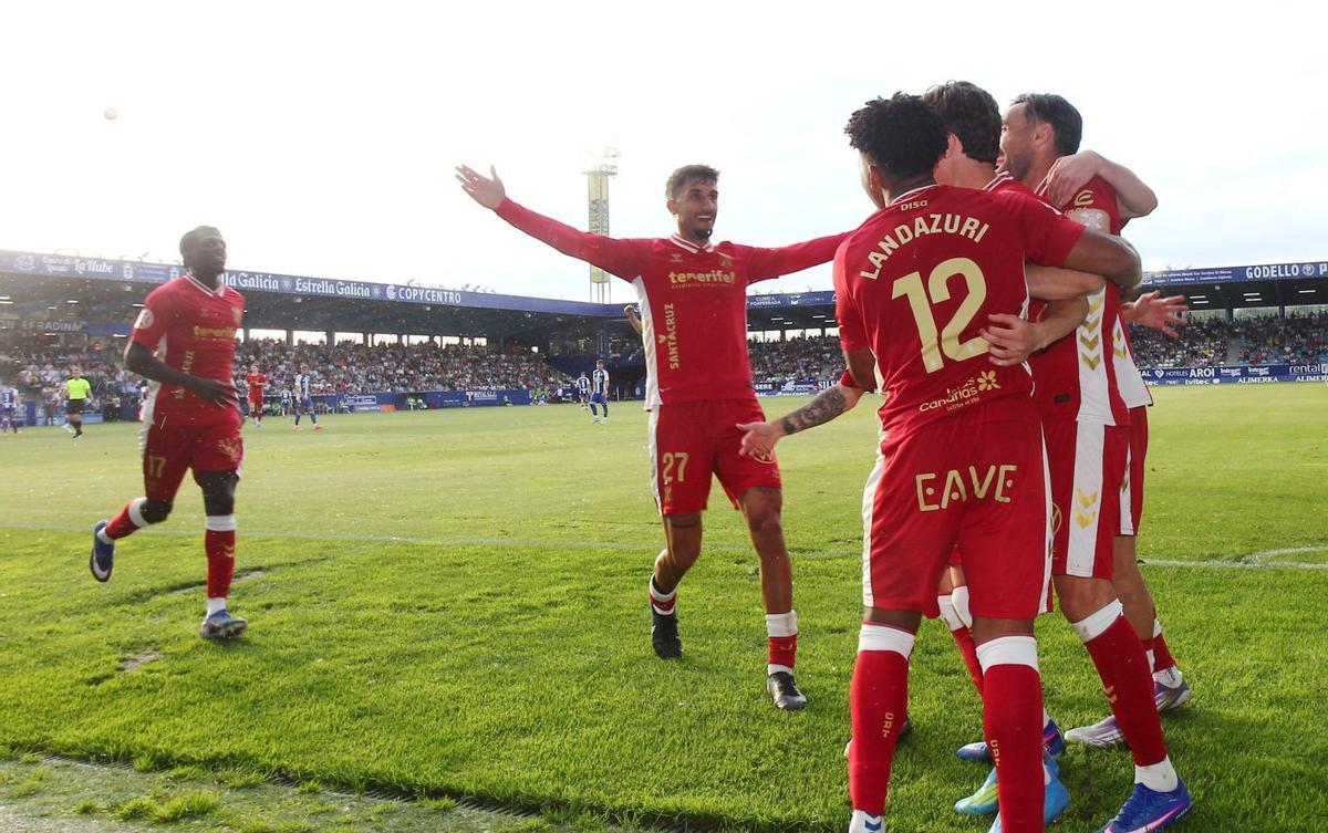 La celebración del gol de Dani Fernández en El Toralín.