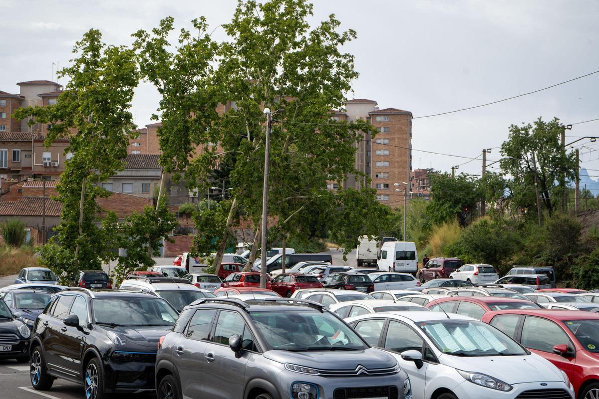 Imatge de cotxes aparcats a Manresa