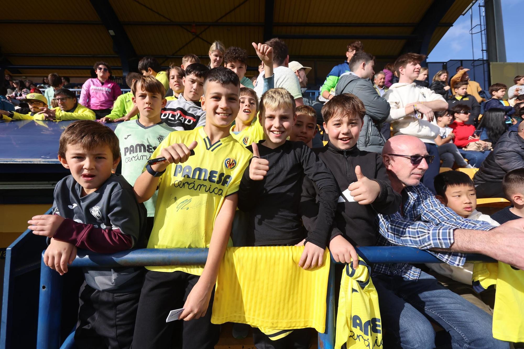 Así ha sido el entrenamiento navideño del Villarreal a puerta abiertas