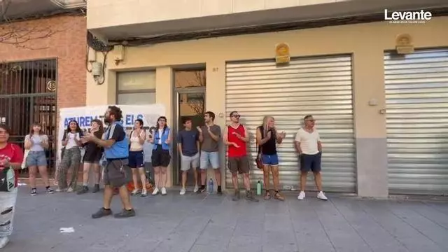 Madre e hija víctimas de violencia de género y dos menores se quedan en la calle por un desahucio en Catarroja