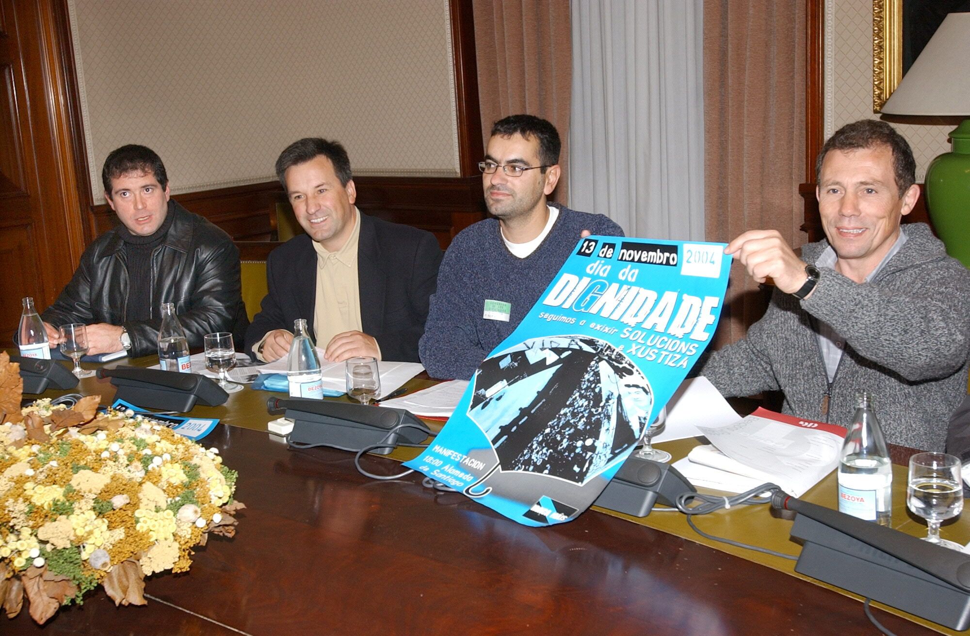 Rafa Villar, en el centro, en una rueda de prensa en el año 2004.