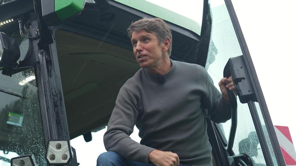 «El Cordobés» busca en Galicia o tractor perfecto en «A grande escolla»