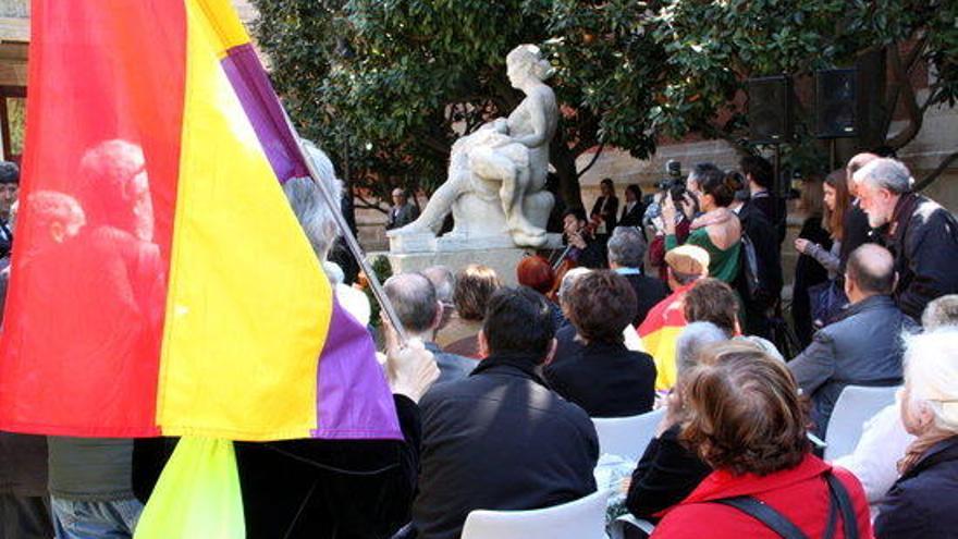 Acte d&#039;homenatge als represaliats davant del Parlament.