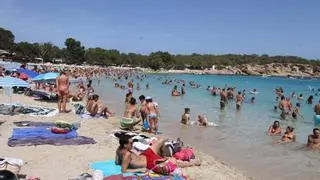 Prou: "Estamos hartos del turismo egoísta que ignora el futuro de Ibiza"