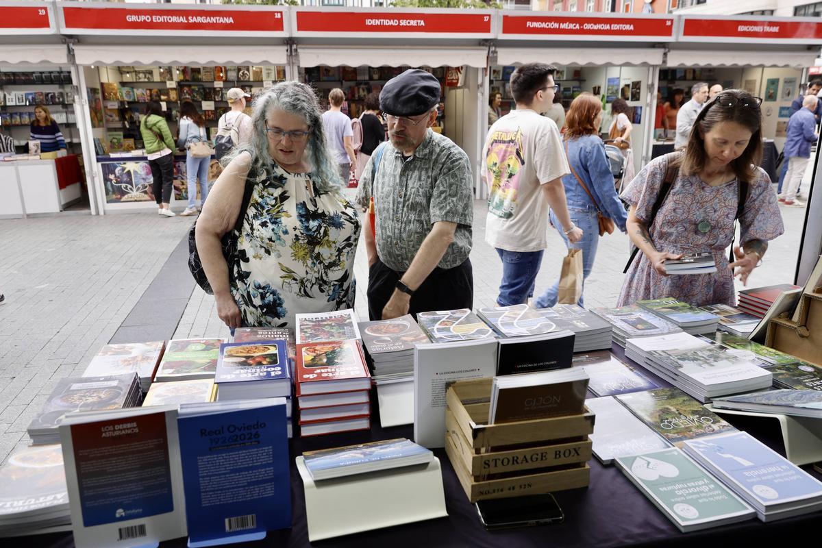 El ambiente de la Feria del Libro de Gijón, en imágenes El ambiente de la Feria del Libro de Gijón, en imágenes