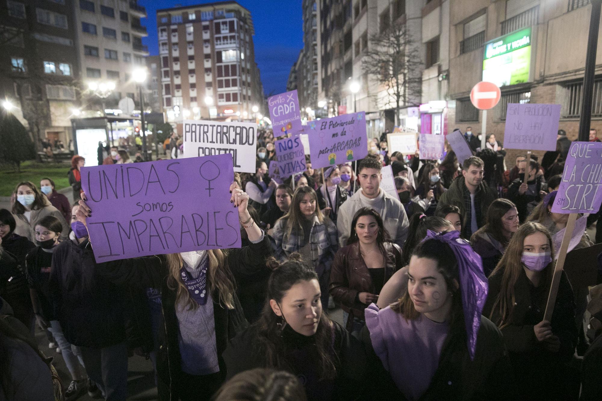 Gijón, teñido de morado por el 8-M