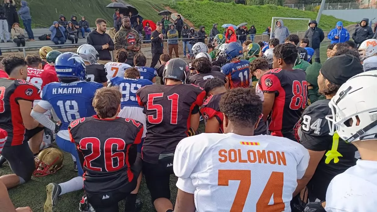 El Cl赤nic FCFA 2025, amb l*exNFL Julius Williams, aplega prop de 200 jugadors i jugadores a Badalona en una gran jornada de formaci車 i esport