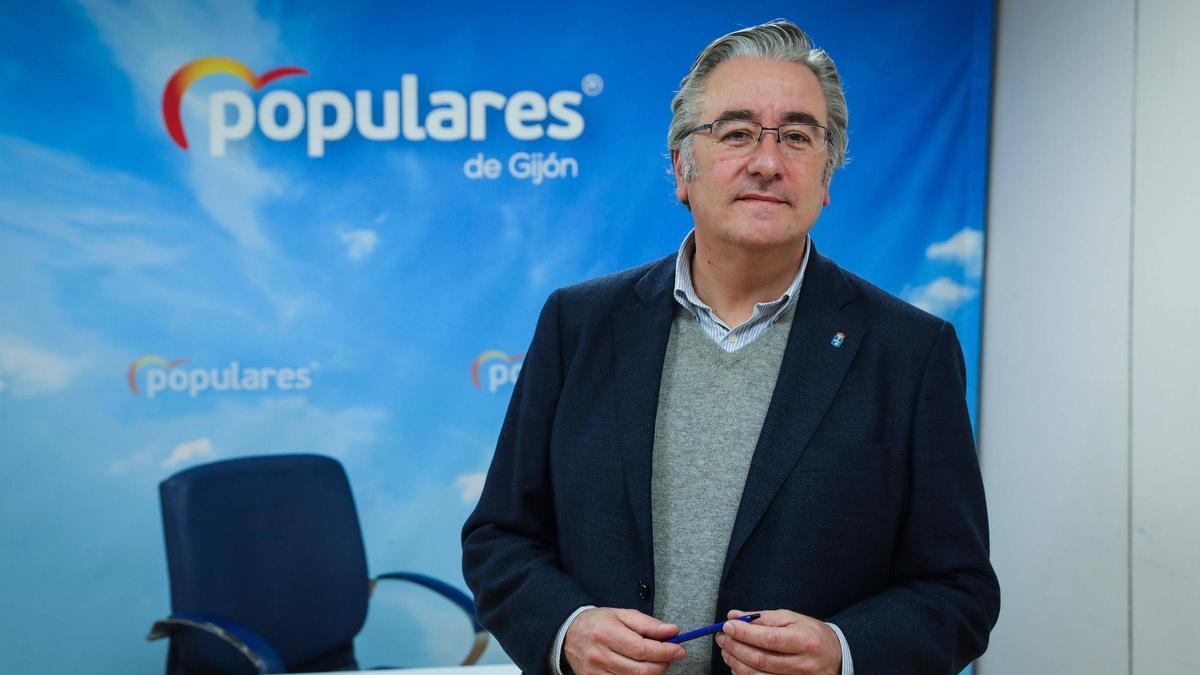 Pablo González, en la sede del PP de Gijón.