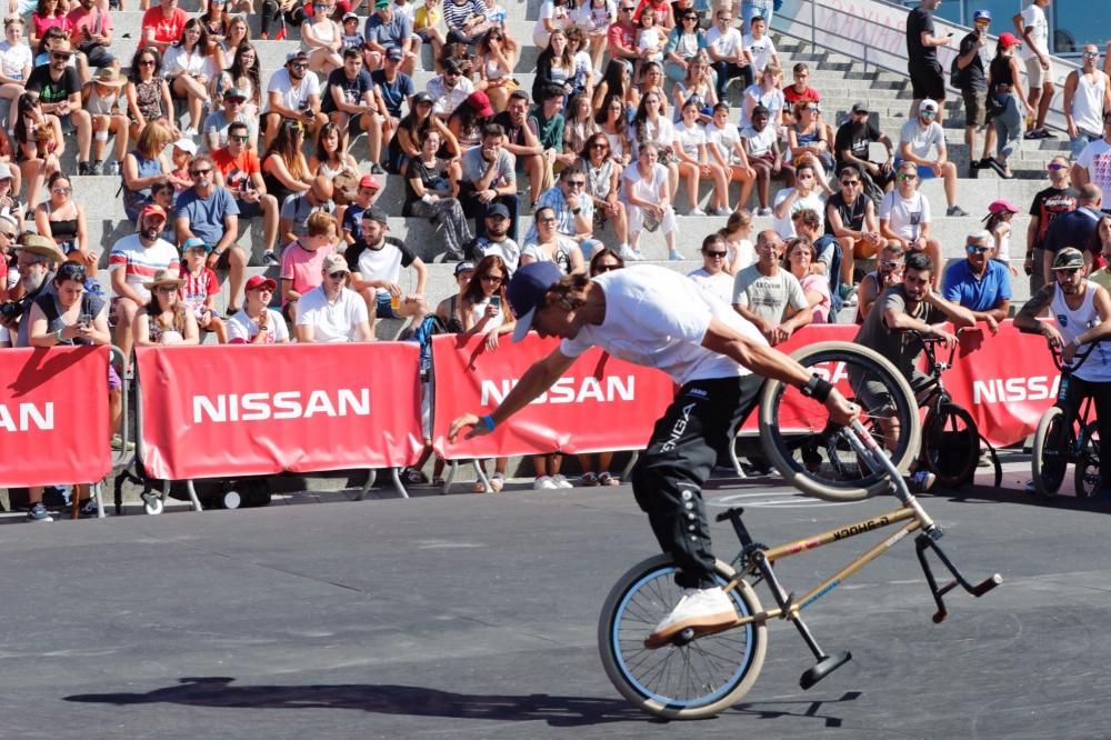 Miles de personas disfrutan en el Náutico de Vigo de las numerosas pruebas de deporte urbano que se disputan en O Marisquiño.