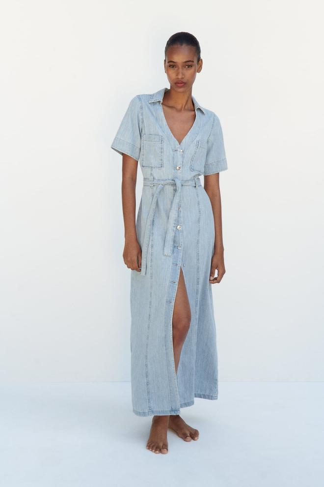 Vestido midi denim estilo camisero de Zara