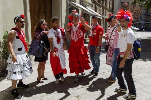 Las calles de Turín se han llenado de aficionados del Sevilla y del Benfica.