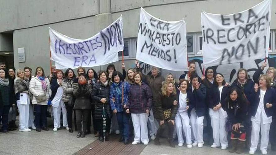 Protesta contra recortes de empleo en la residencia del ERA de Santa Teresa