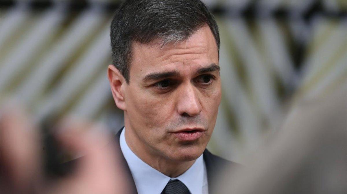 undefined52383944 spain s prime minister pedro sanchez answers journalists  qu200221180833