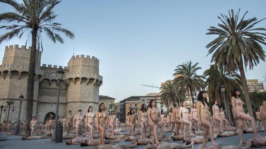 Tunick desnuda a más de mil personas en Valencia