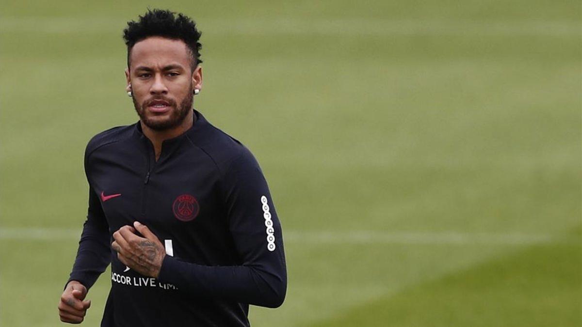 Neymar acabó el entrenamiento de esta mañana en solitario