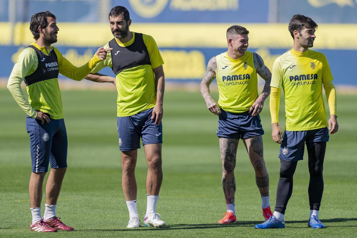 Buen ambiente en los entrenamientos del Villarreal CF.