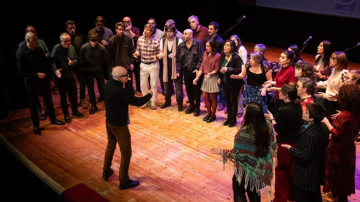O Teatro Principal, en Santiago, acolleu este venres o recital 'Cantar a Nación'.