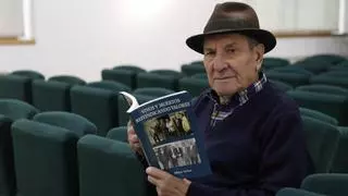 Albino Suárez, el prolífico autor de Laviana, presentará dos nuevos libros el 13 de abril en la Pola