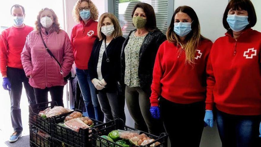 Buscando Sonrisas entrega a Cruz Roja Monesterio lotes de alimentos perecederos