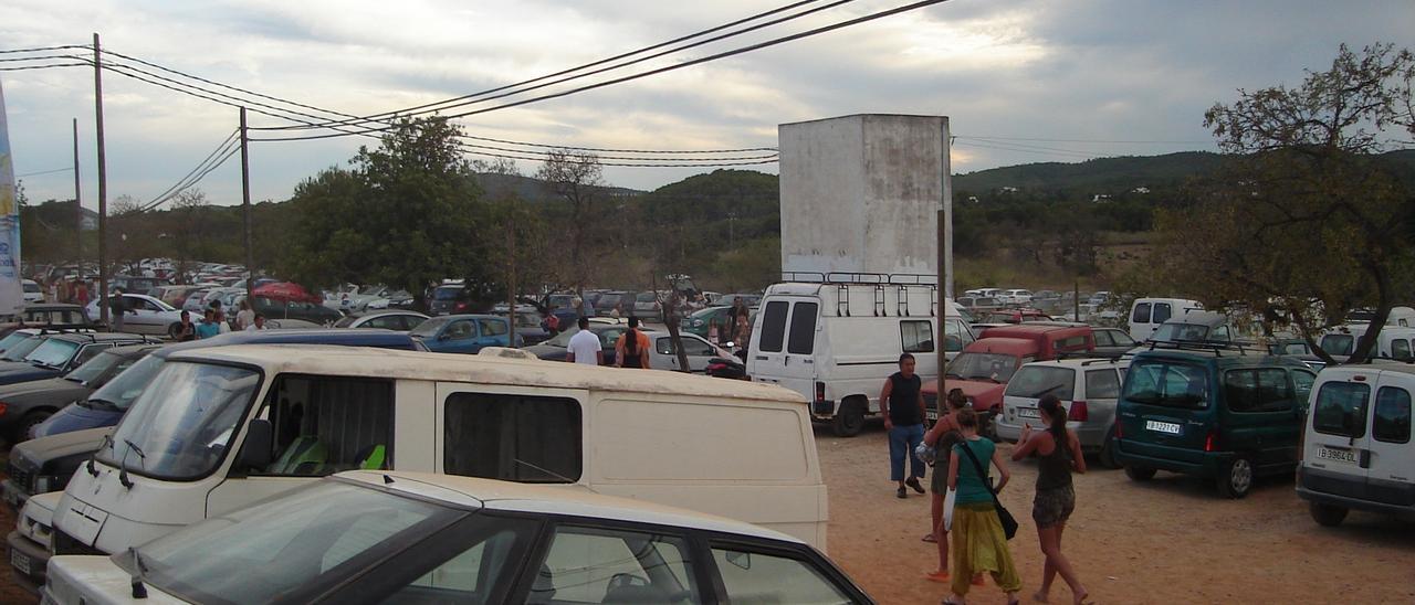 Imagen de archivo de uno de los terrenos que se utilizan para aparcar junto al mercadillo de Las Dalias.