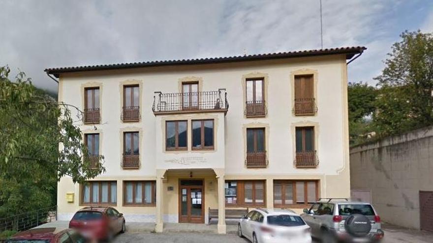 Façana de l'Ajuntament de la Coma i la Pedra