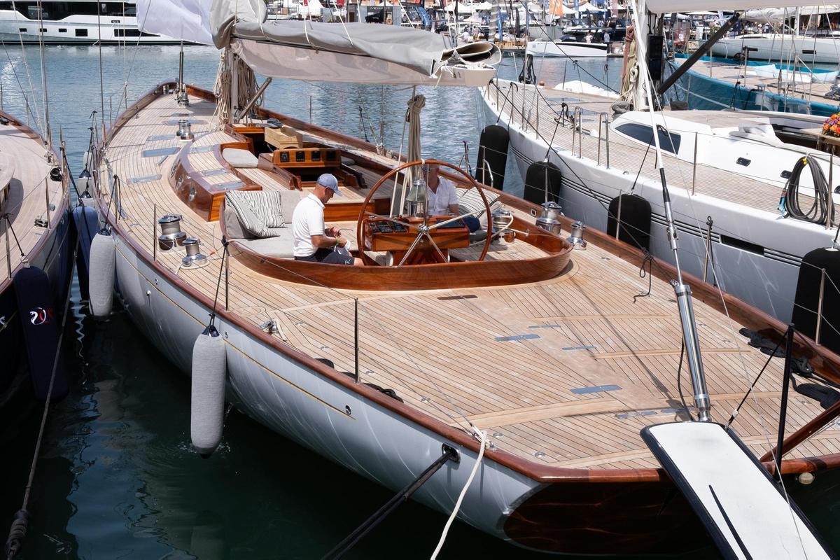 Un velero clásico se exhibe en la Feria Náutica Un velero clásico se exhibe en la Feria Náutica