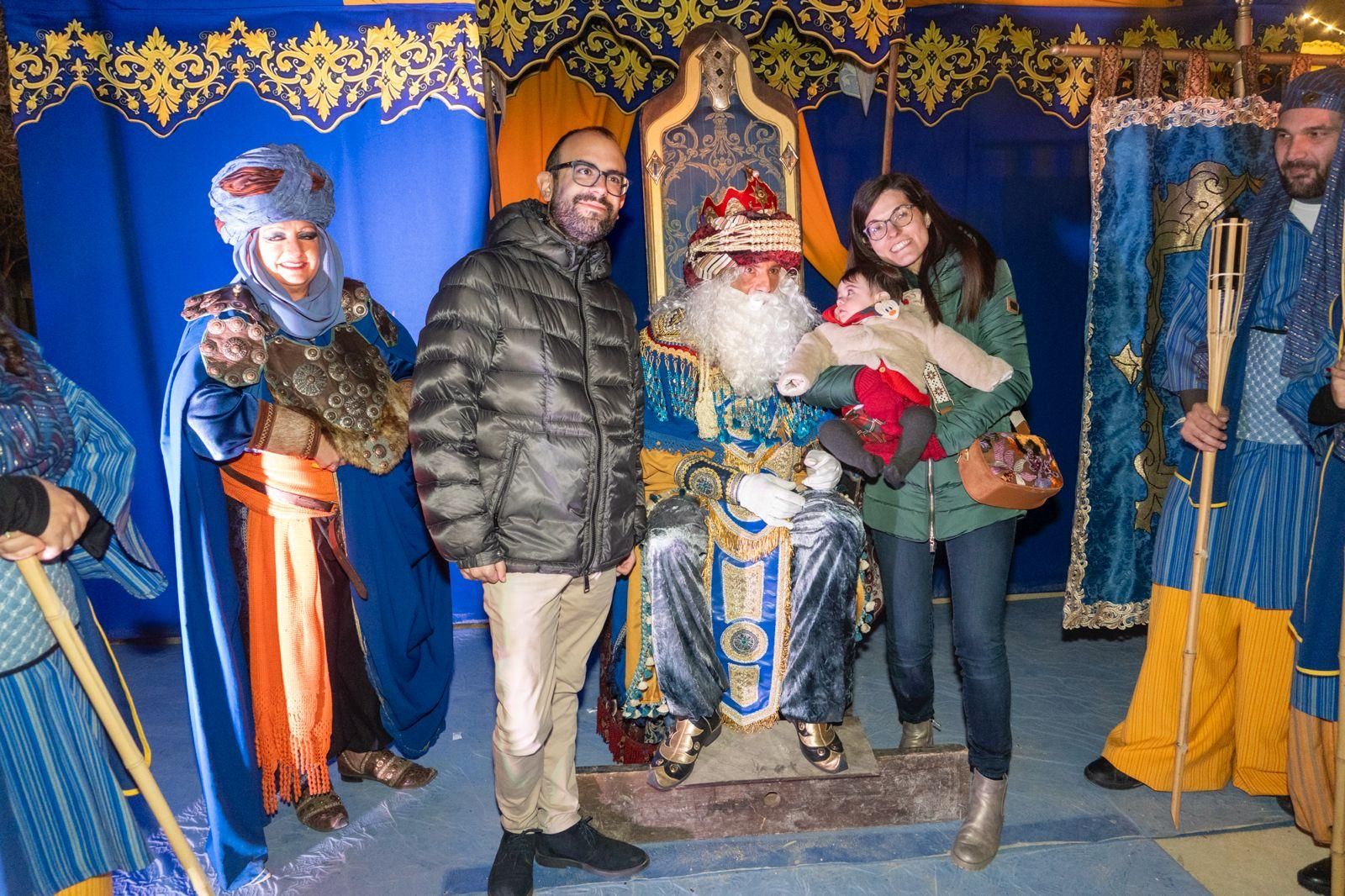 La Vila Joiosa recibe a los Reyes Magos por la puerta grande