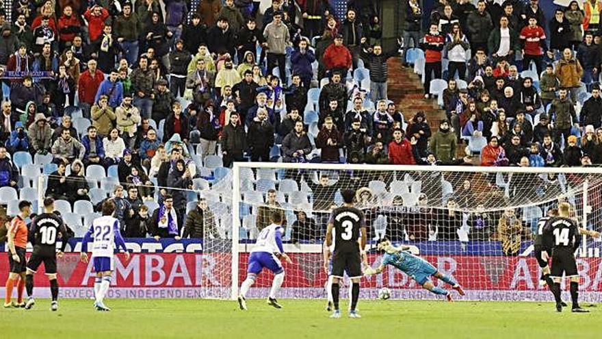 Stuani va salvar un punt transformant aquest penal.