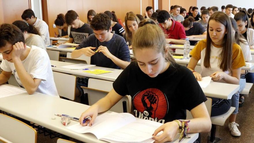 Alumnes fent la selectivitat de l&#039;any passat