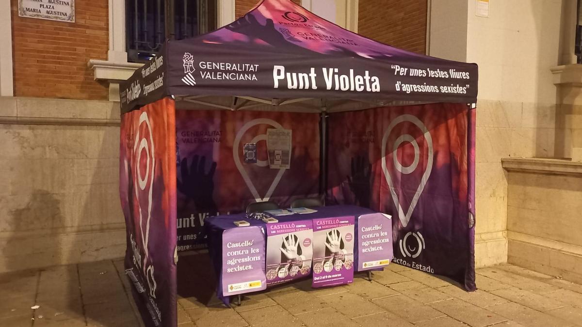 Punto violeta situado en la plaza Maria Agustina durante las fiestas de la Magdalena.