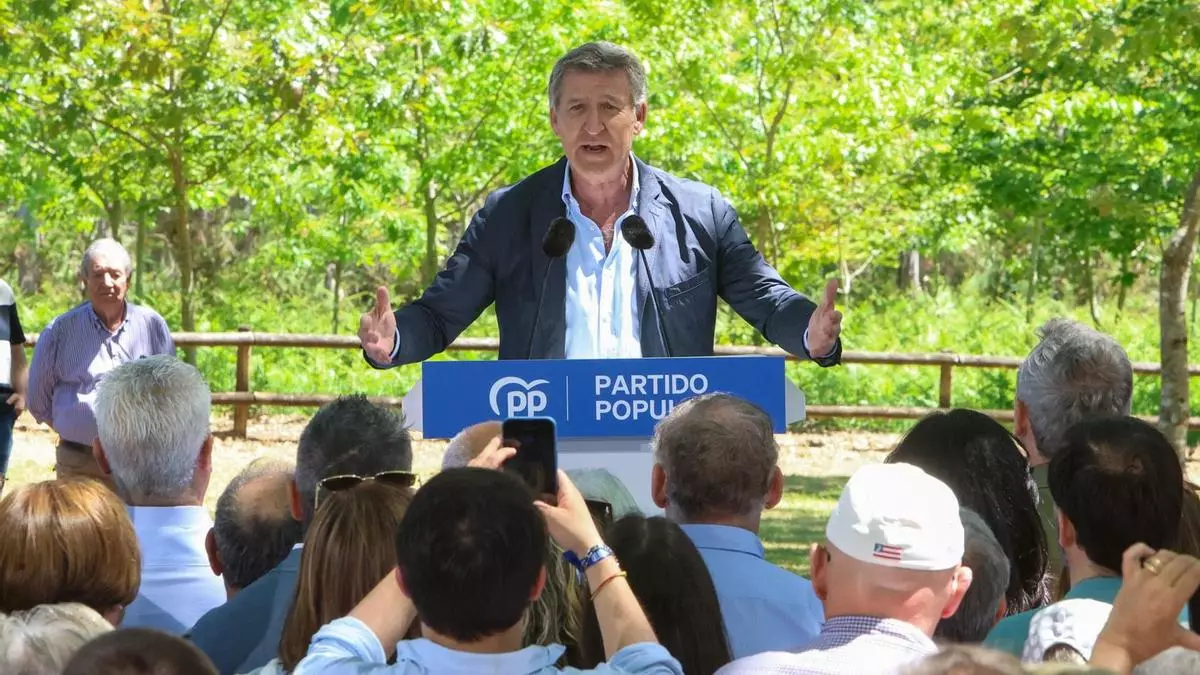 Feijóo eleva el tono y promete un "rearme moral" ante la "corrupción" de Sánchez