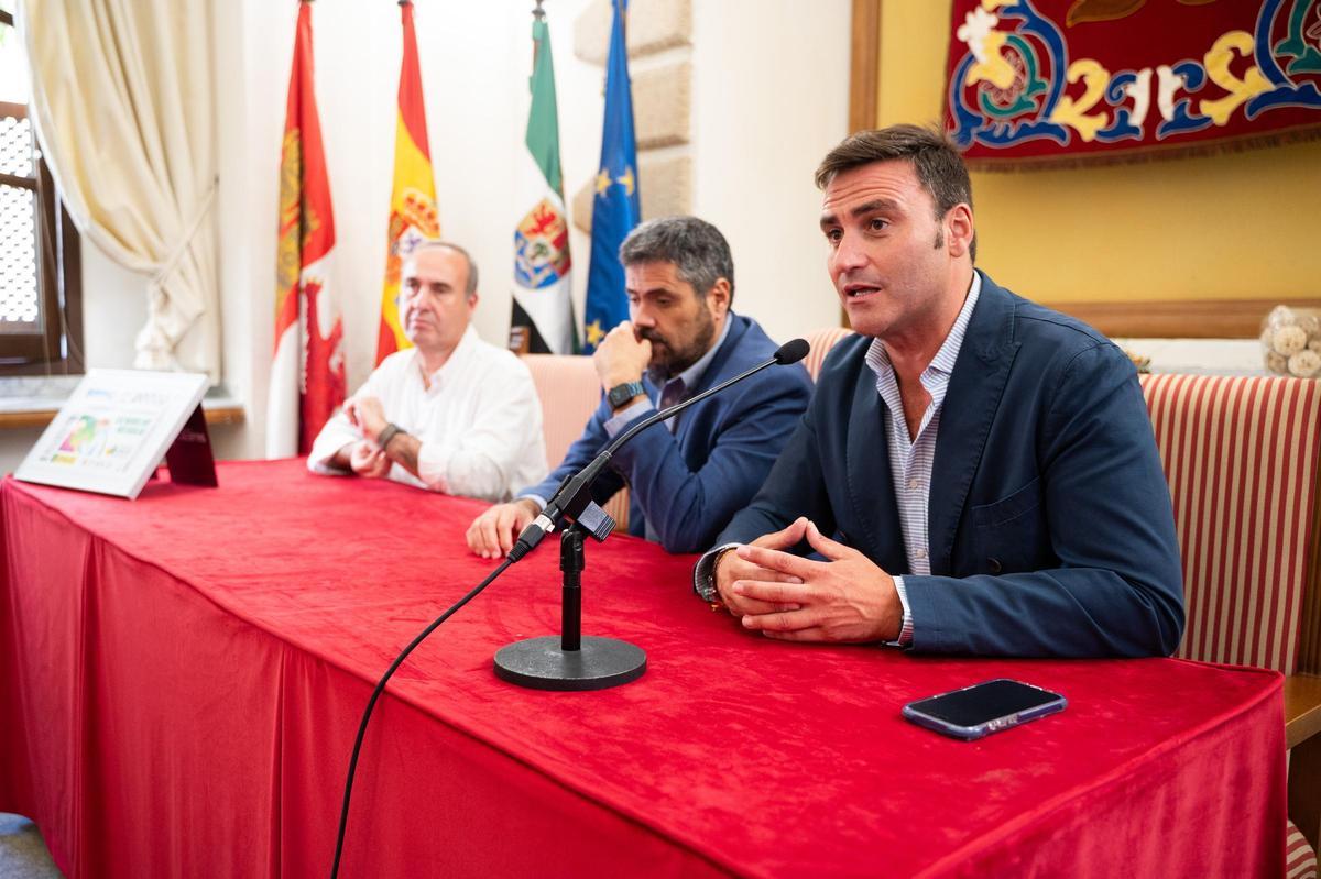 Extremadura pone voz en Cáceres a la realidad de la sordoceguera: "Es una discapacidad única"