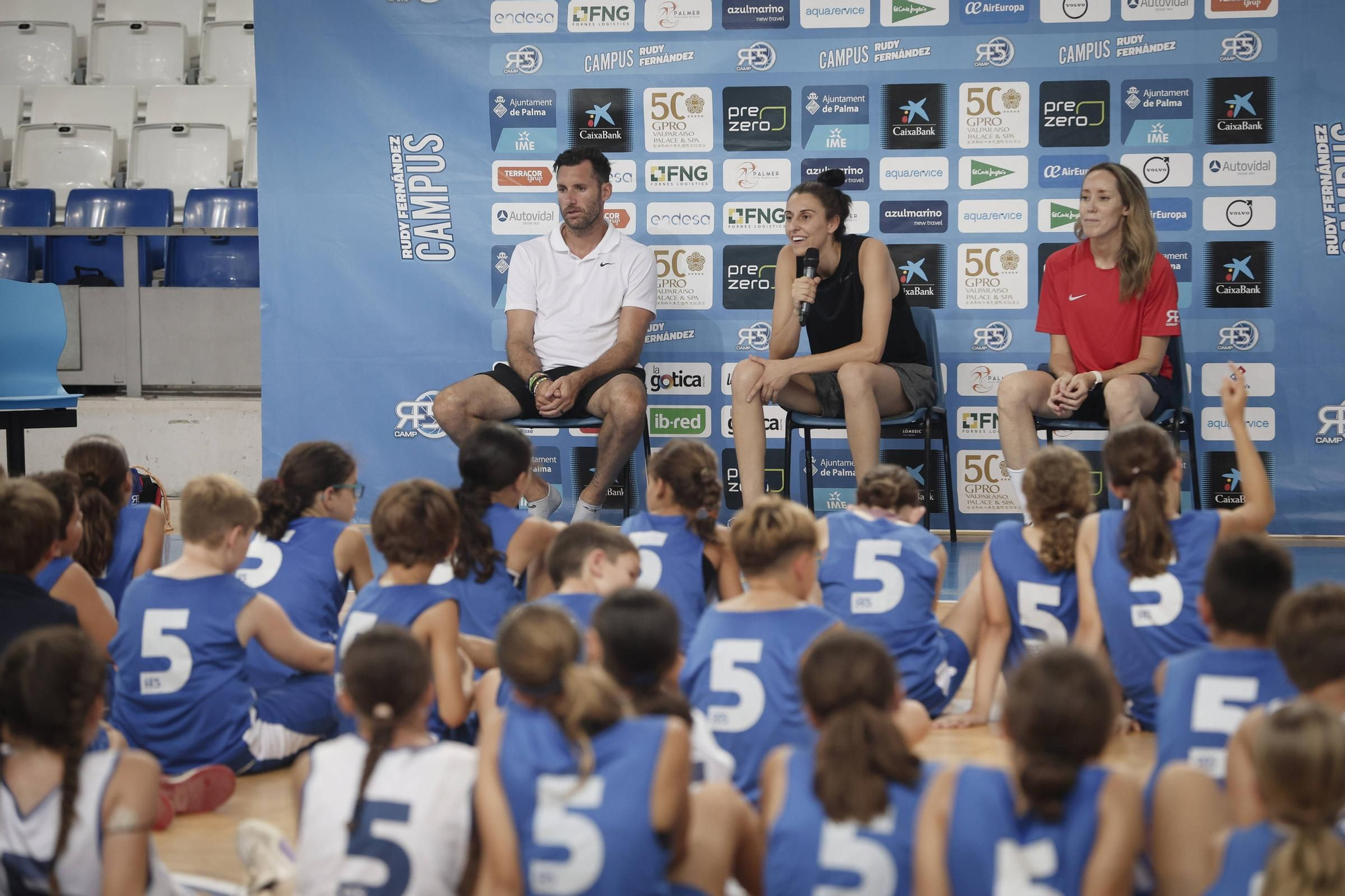 Alba Torrens visita el campus de Rudy Fernández en Son Moix