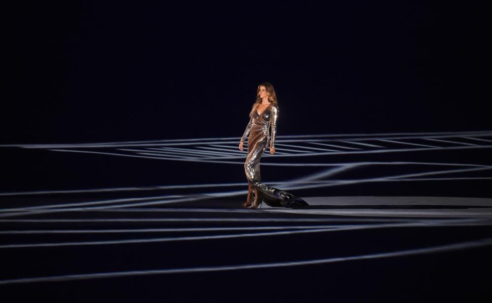 La modelo brasileña Gisele Bündchen hizo posible que la "Garota de Ipanema" se paseara por el legendario estadio de Maracaná durante la ceremonia de apertura de los Juegos de Río 2016.