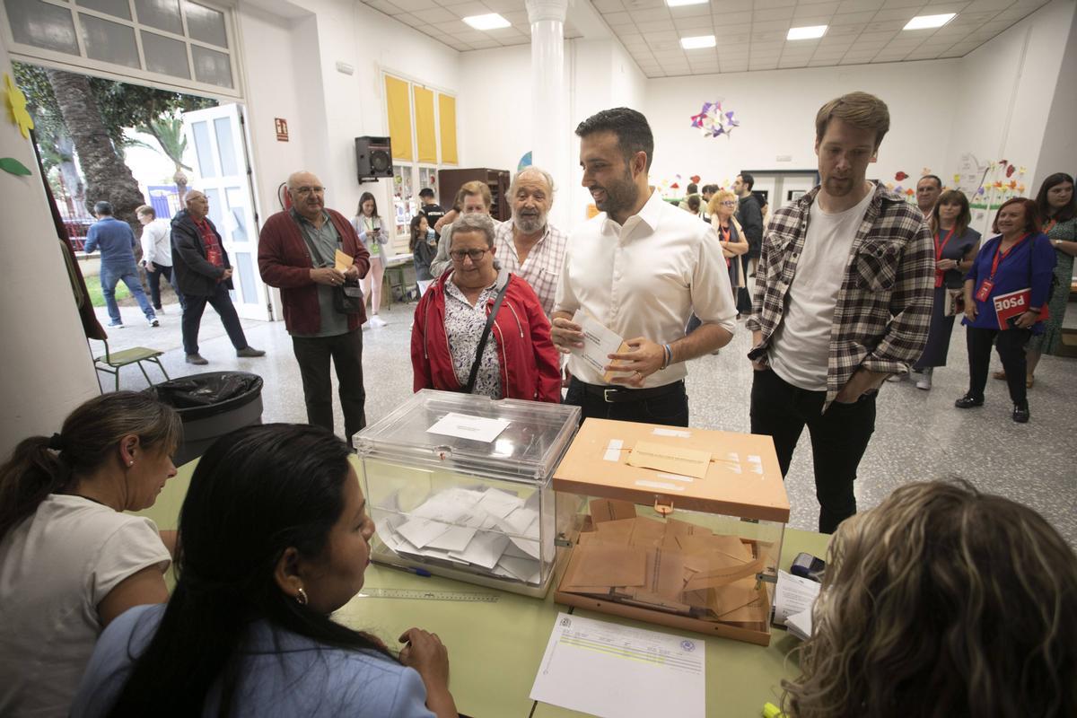 Darío Moreno antes de votar el 28M.