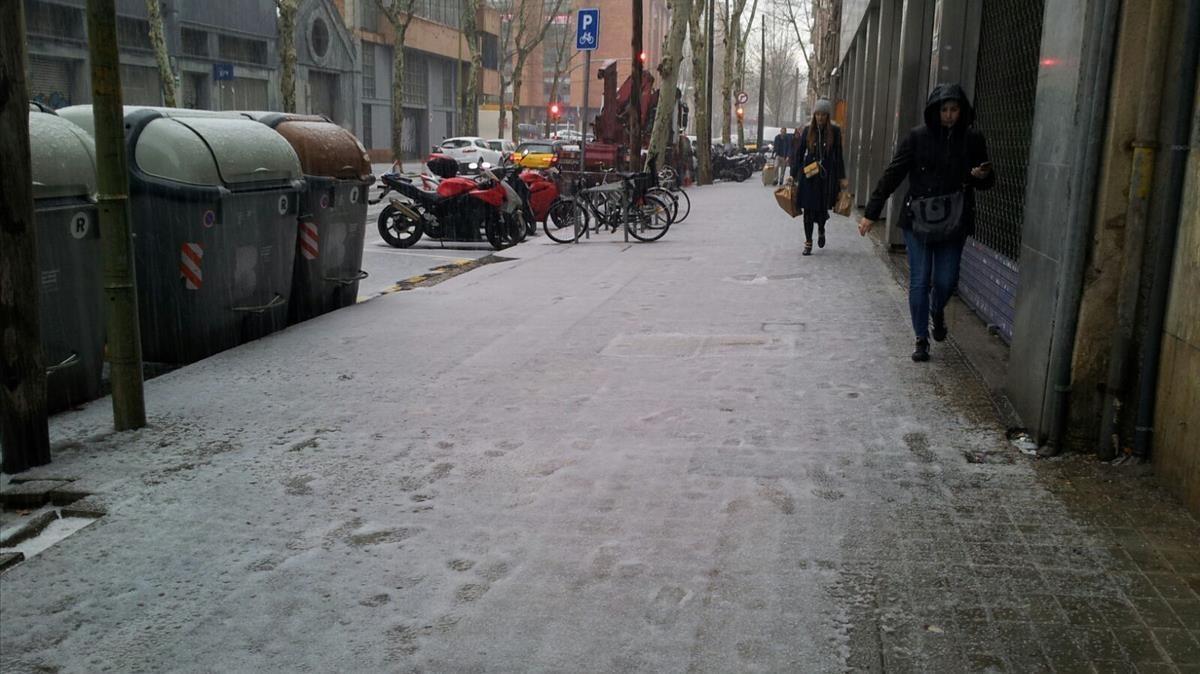 zentauroepp41955229 barcelona 8 2 2018    nieve en la calle zamora foto de monts180208135446