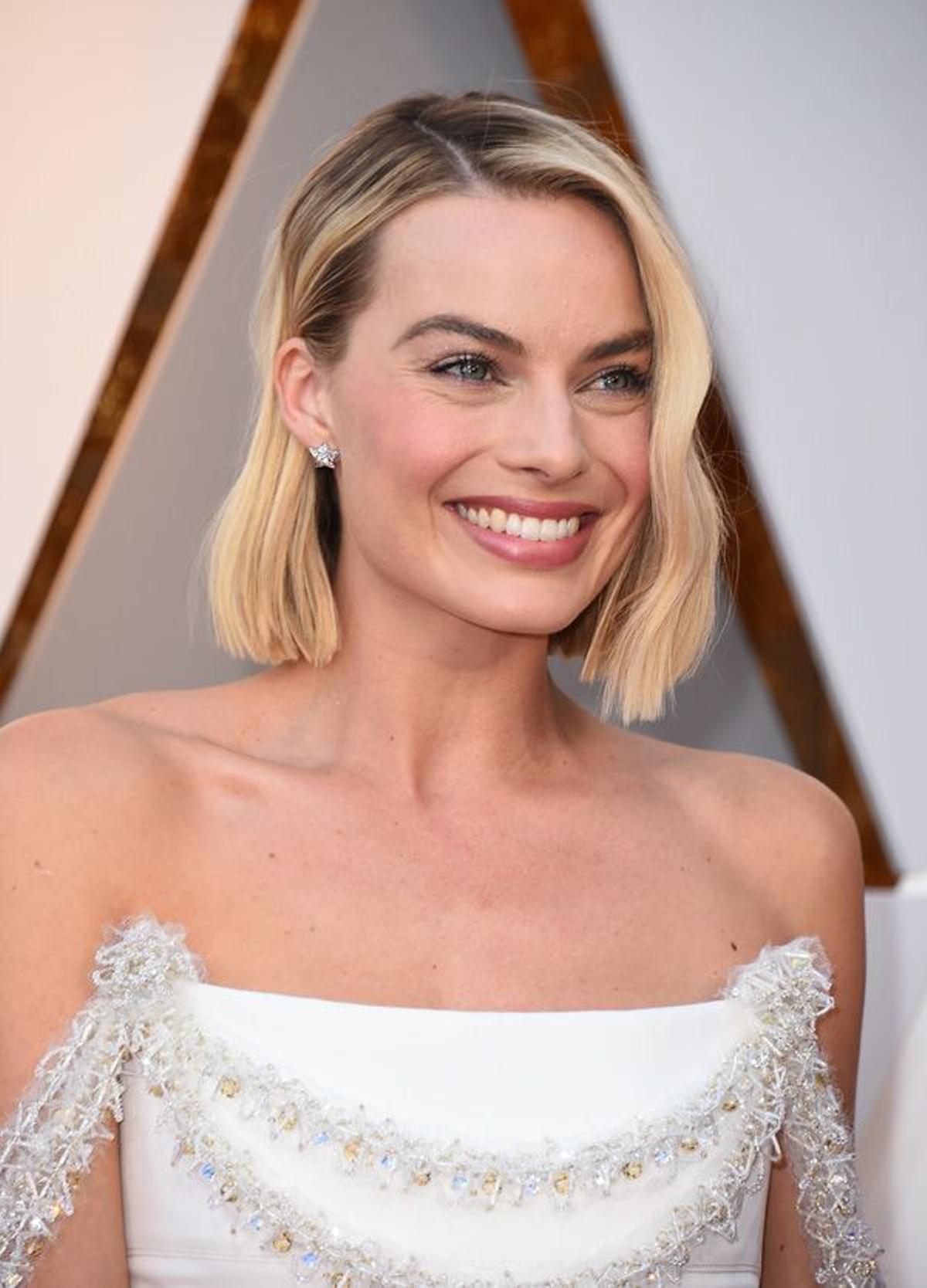 La belleza de Margot Robbie con vestido de Chanel